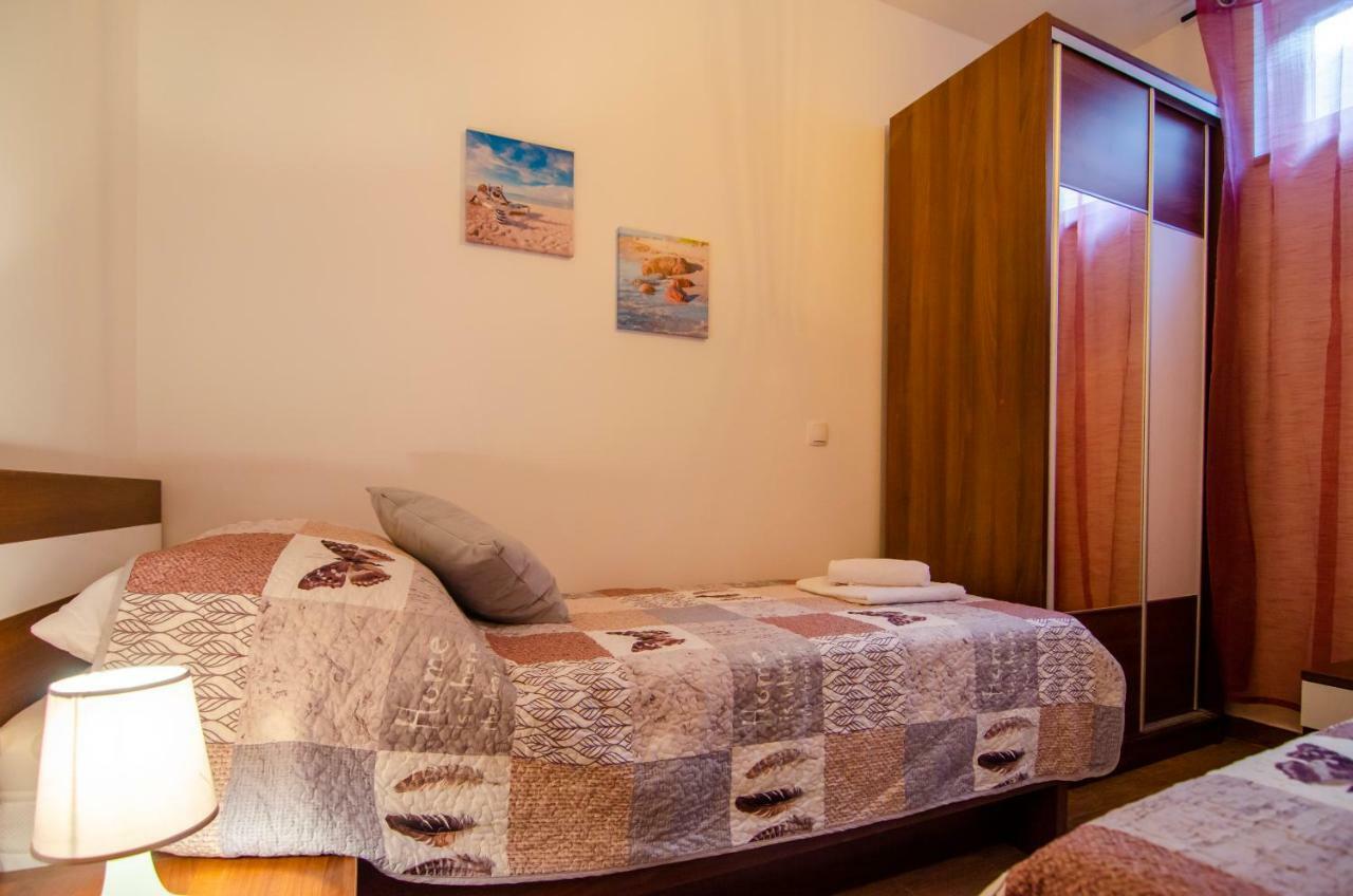 Apartments Sara 4 Бол Екстер'єр фото