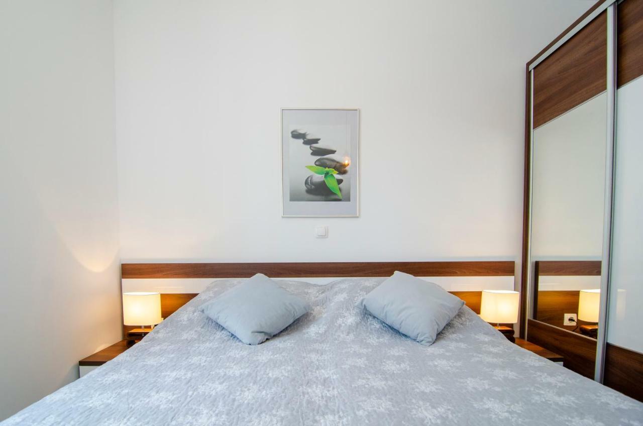 Apartments Sara 4 Бол Екстер'єр фото