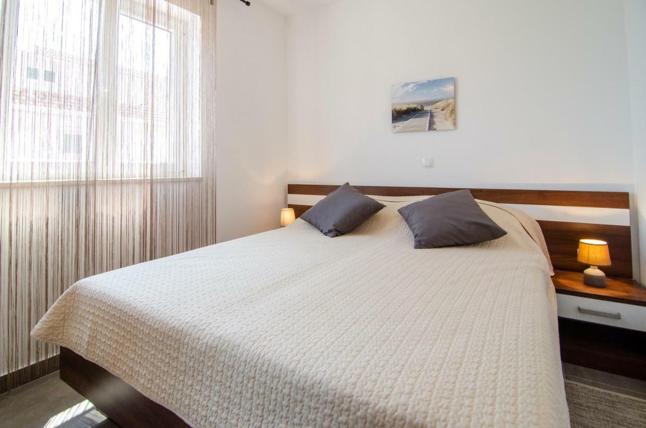 Apartments Sara 4 Бол Екстер'єр фото
