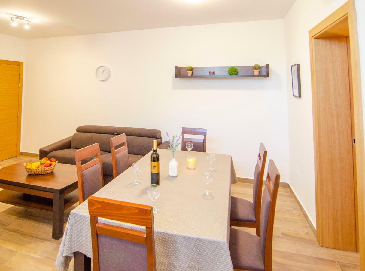 Apartments Sara 4 Бол Екстер'єр фото
