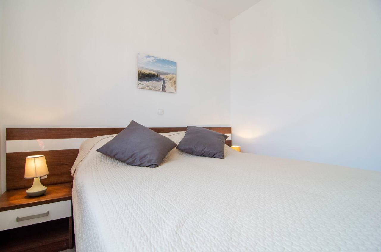 Apartments Sara 4 Бол Екстер'єр фото
