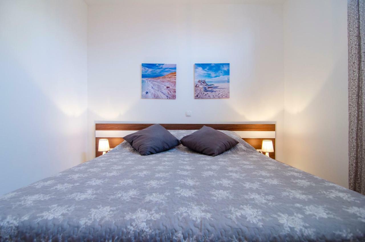 Apartments Sara 4 Бол Екстер'єр фото