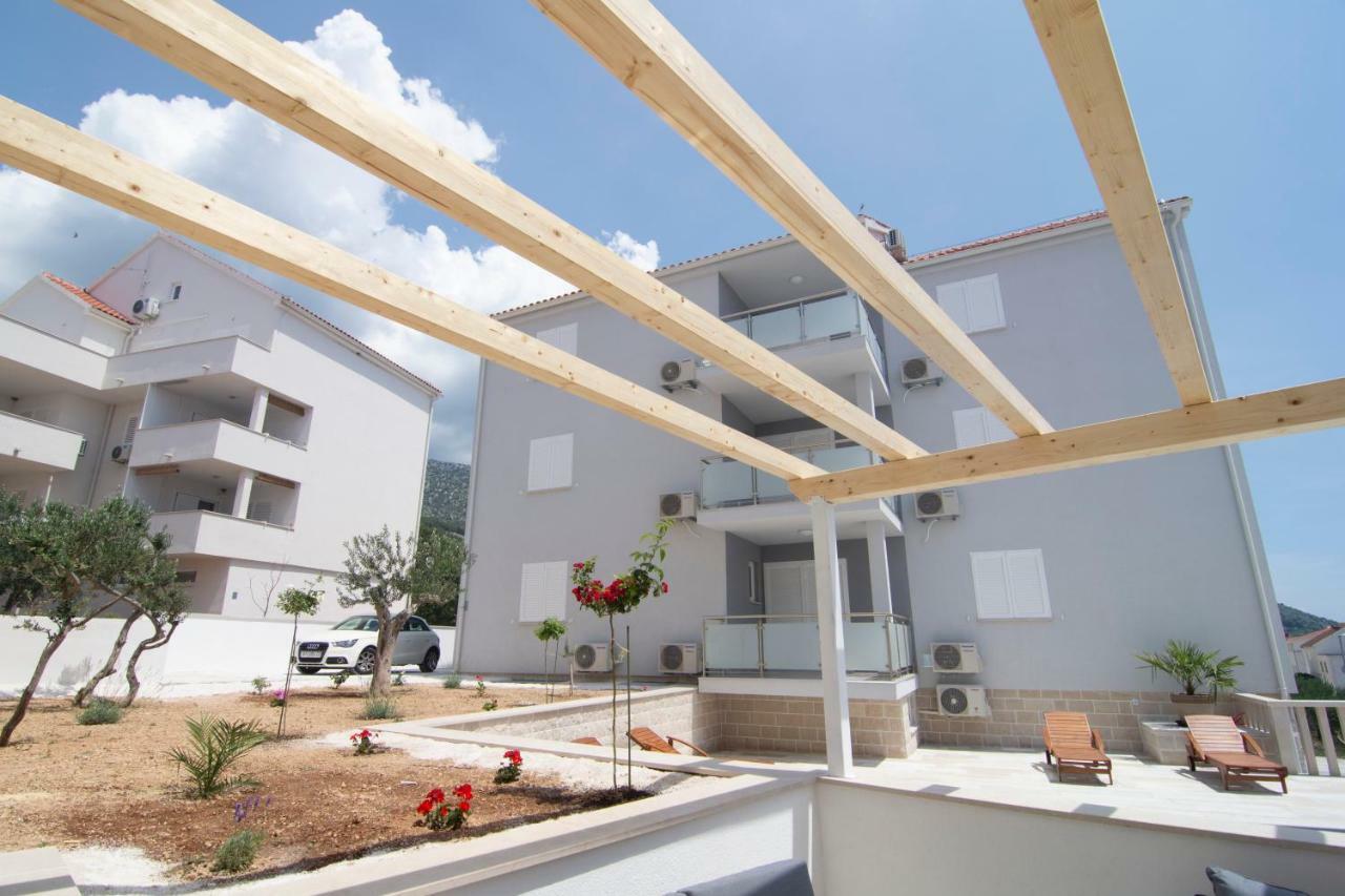 Apartments Sara 4 Бол Екстер'єр фото