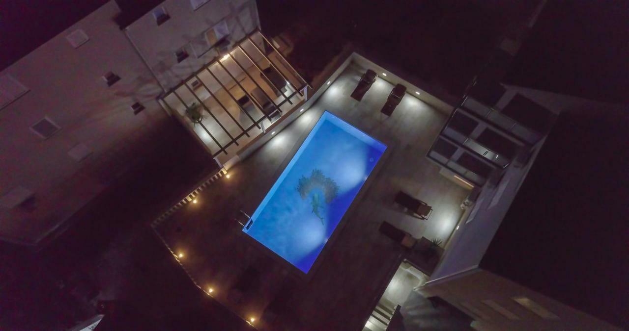 Apartments Sara 4 Бол Екстер'єр фото