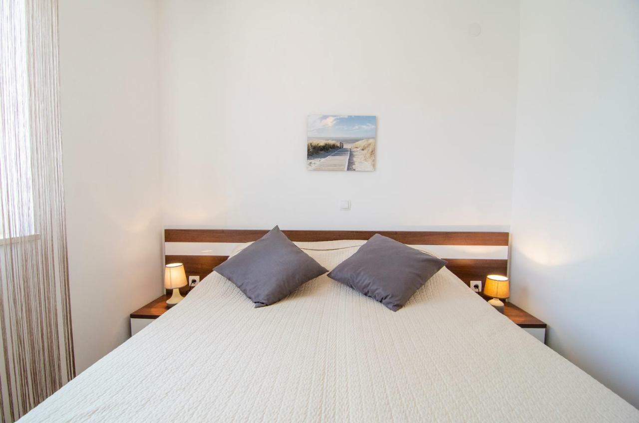 Apartments Sara 4 Бол Екстер'єр фото