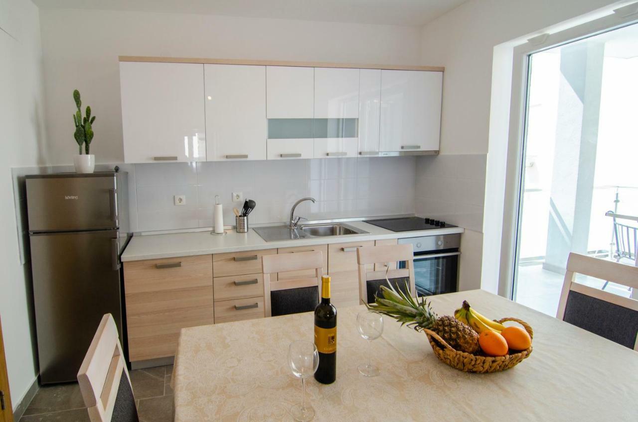 Apartments Sara 4 Бол Екстер'єр фото