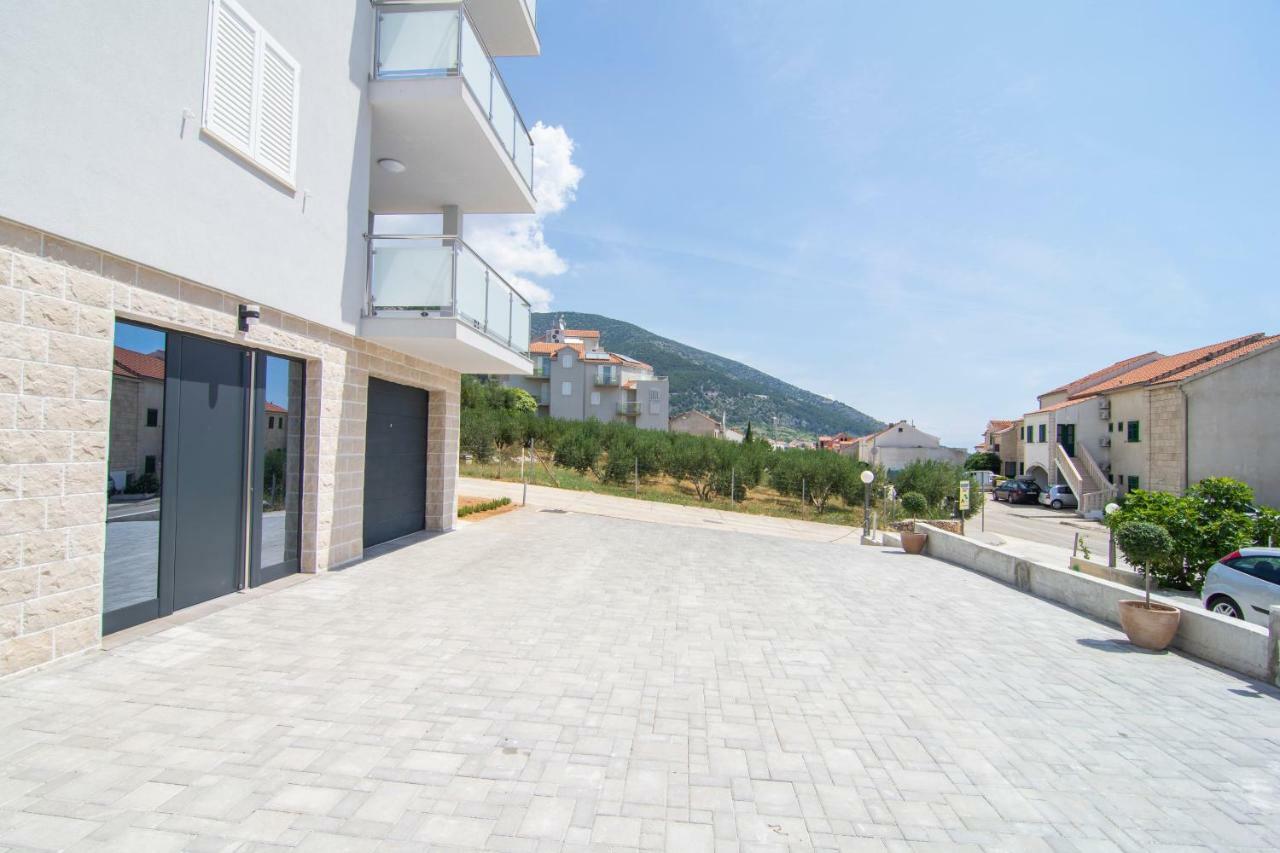 Apartments Sara 4 Бол Екстер'єр фото