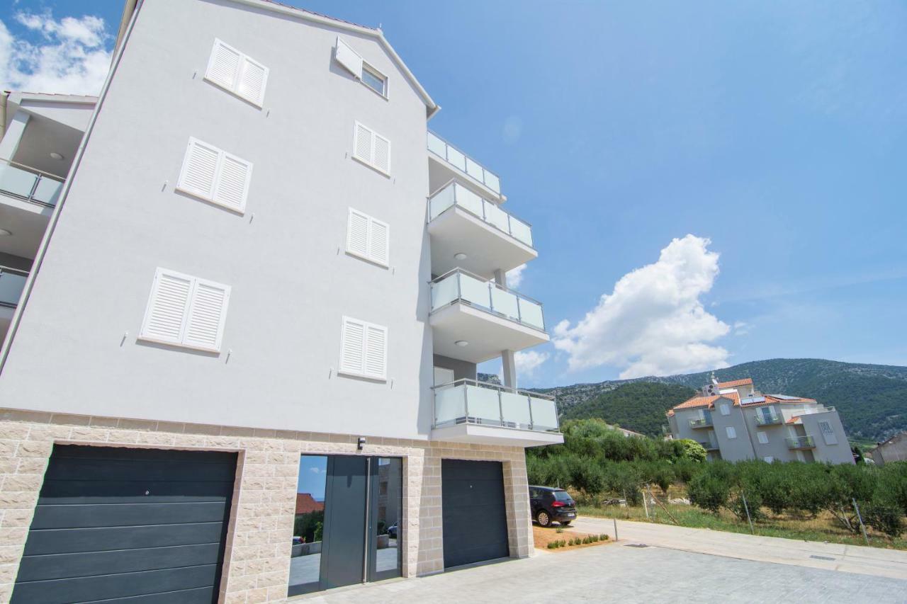 Apartments Sara 4 Бол Екстер'єр фото