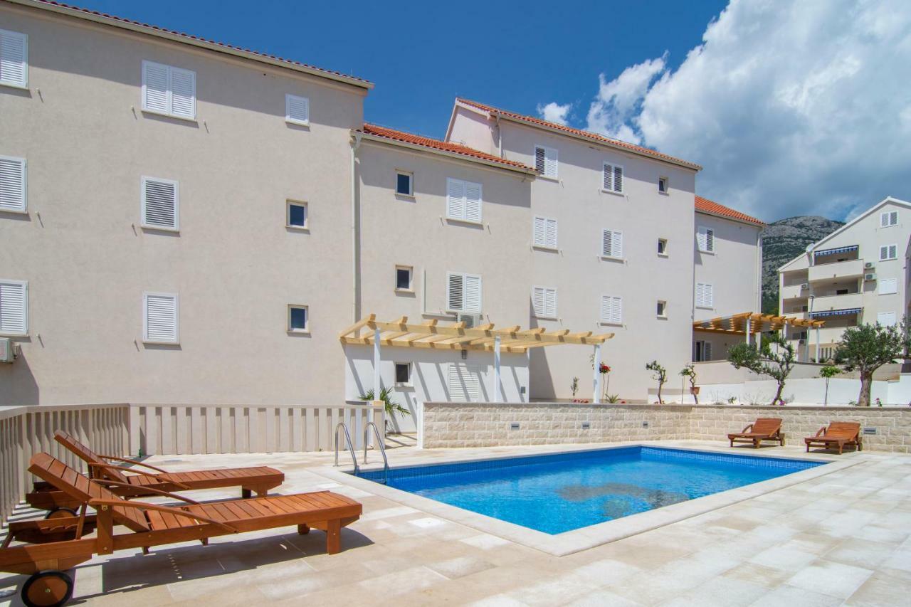 Apartments Sara 4 Бол Екстер'єр фото