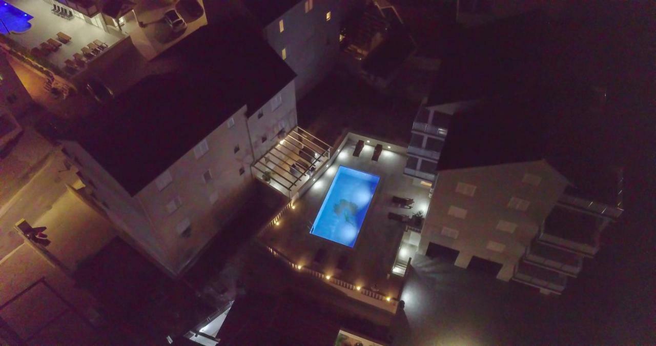 Apartments Sara 4 Бол Екстер'єр фото