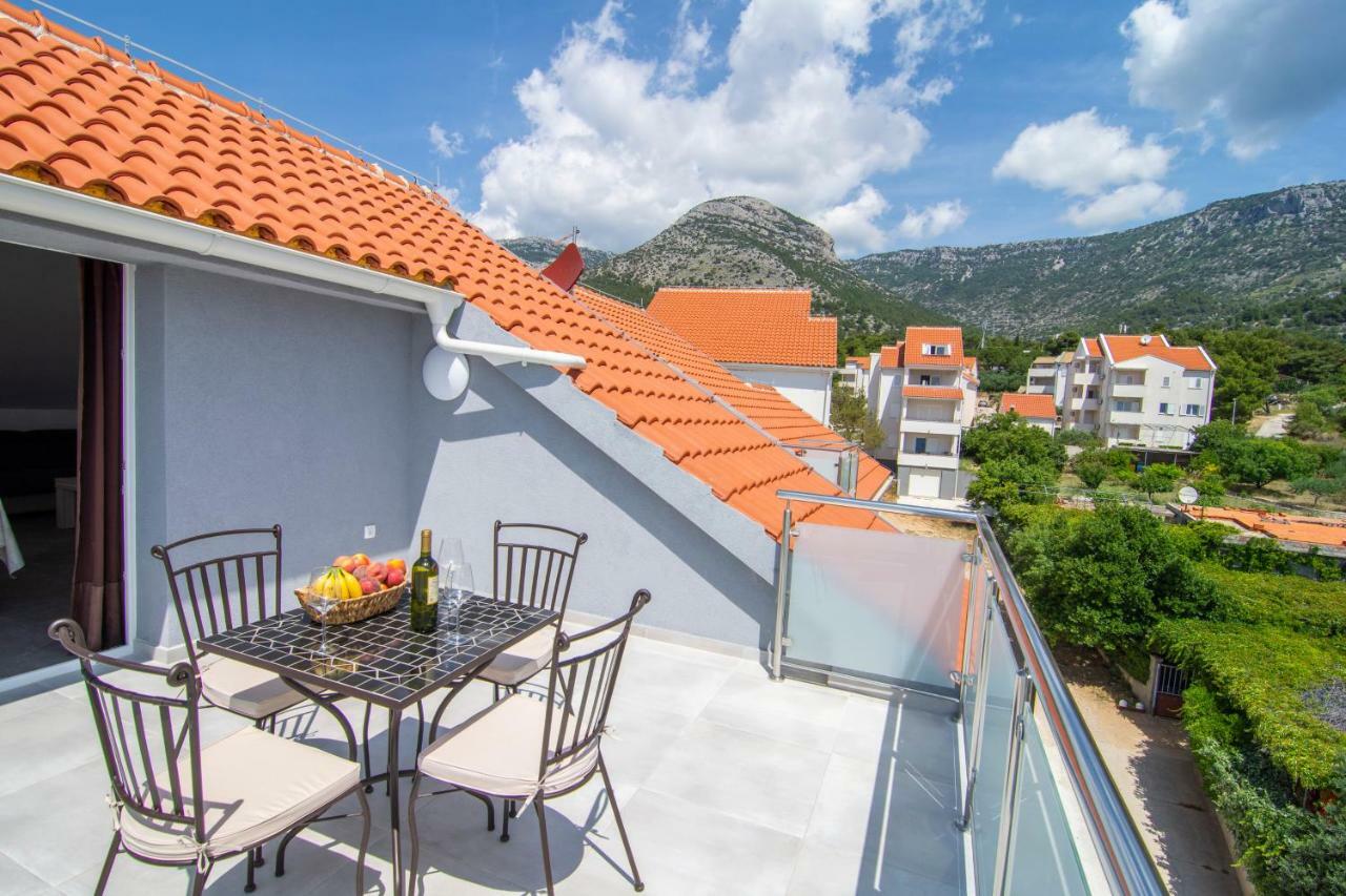 Apartments Sara 4 Бол Екстер'єр фото