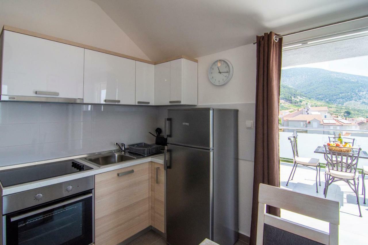 Apartments Sara 4 Бол Екстер'єр фото