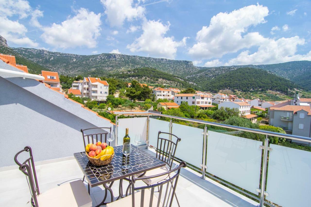 Apartments Sara 4 Бол Екстер'єр фото